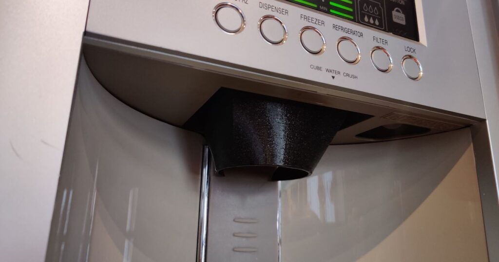 Ice dispenser chute funnel